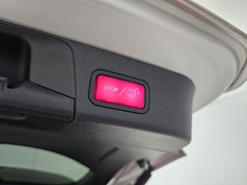 Used 2020 Mercedes-Benz GLB 250 GLB 250 image 26