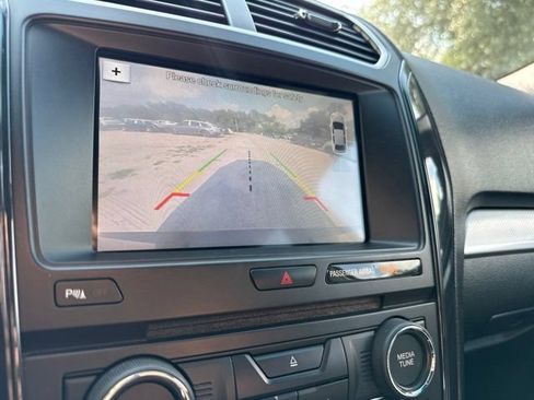 Used 2017 Ford Explorer XLT w/ Equipment Group 202A FWD image 14
