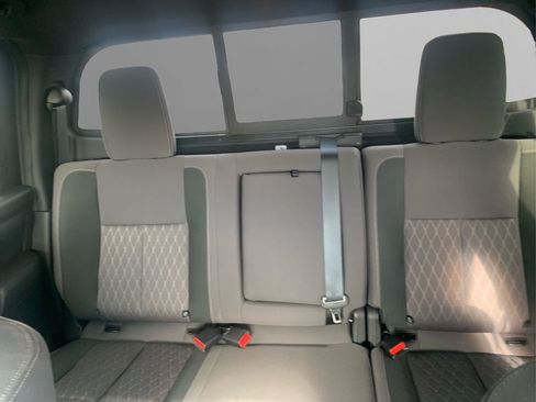 Used 2024 Nissan Titan SV w/ SV Convenience Package image 18