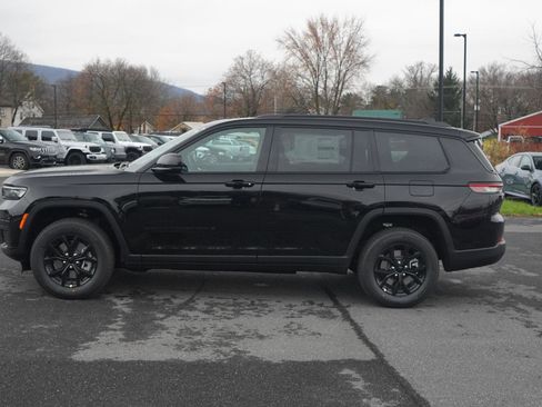 New 2025 Jeep Grand Cherokee L Altitude image 17
