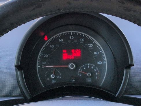 Used 2010 Volkswagen Beetle Convertible FWD image 20