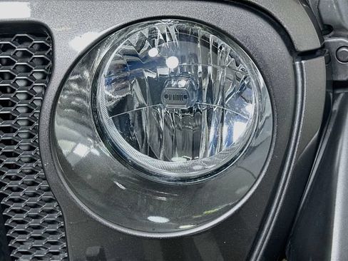 Used 2022 Jeep Wrangler Sport AWD/4WD image 21