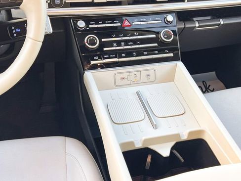 Certified 2025 Hyundai Santa Fe SE image 17