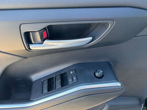 Used 2020 Toyota Highlander XLE AWD/4WD image 18