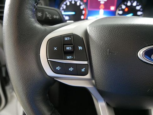 Used 2023 Ford Explorer XLT AWD/4WD image 27