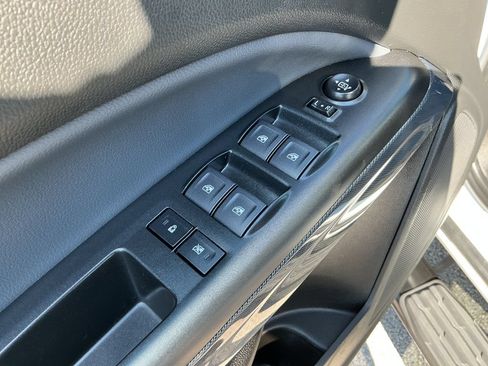 Used 2022 Chevrolet Colorado Z71 AWD/4WD image 13