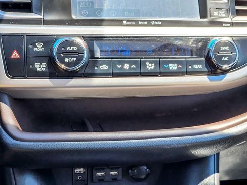 Used 2019 Toyota Highlander XLE AWD/4WD image 19