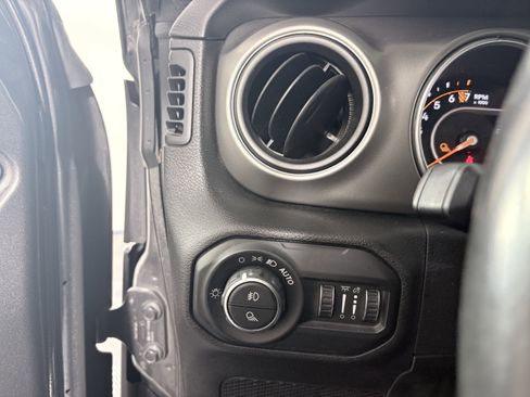Used 2021 Jeep Gladiator Sport AWD/4WD image 17