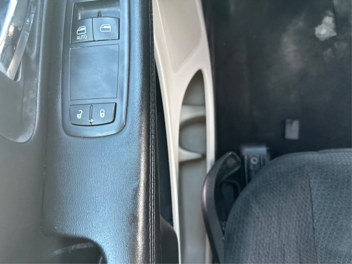 Used 2016 Dodge Grand Caravan American Value Package w/ UConnect Hands-Free Group FWD image 12