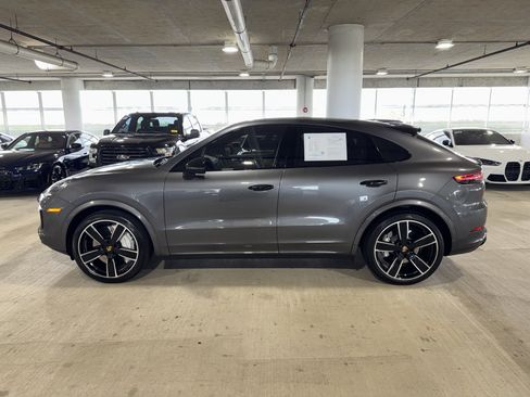 Used 2022 Porsche Cayenne Turbo AWD/4WD image 5