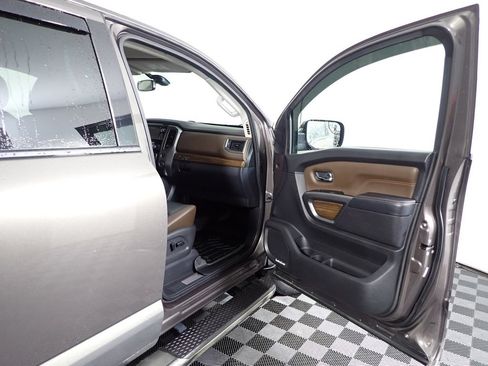 Used 2017 Nissan Titan Platinum Reserve RWD image 39