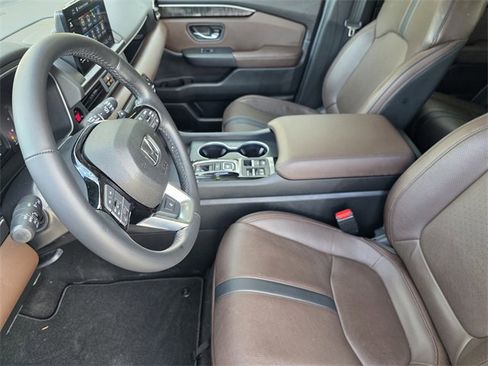 Used 2025 Honda Pilot Elite image 10