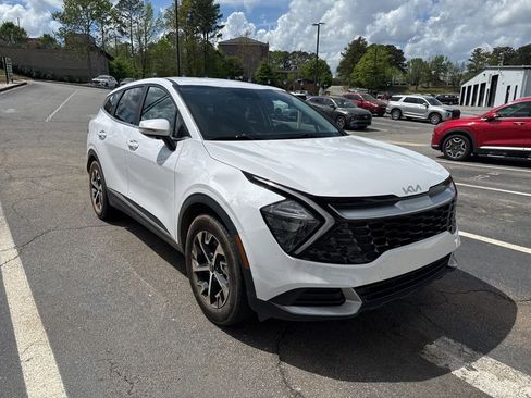 Used 2023 Kia Sportage EX image 3