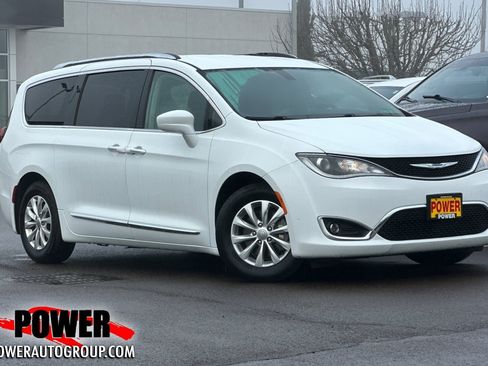 Used 2018 Chrysler Pacifica Touring-L image 1