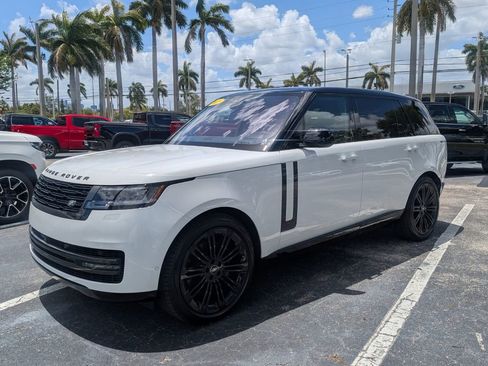 Used 2023 Land Rover Range Rover Long Wheelbase SE AWD/4WD image 4
