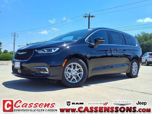 New 2026 Chrysler Pacifica Select FWD image 1