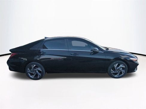 New 2026 Hyundai Elantra Limited image 4