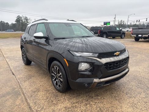 Used 2023 Chevrolet TrailBlazer ACTIV image 2