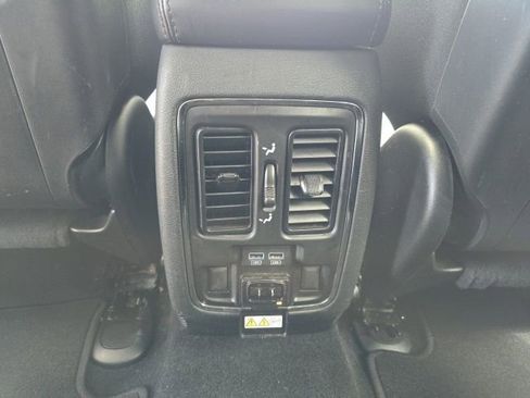 Used 2019 Jeep Grand Cherokee Limited image 31