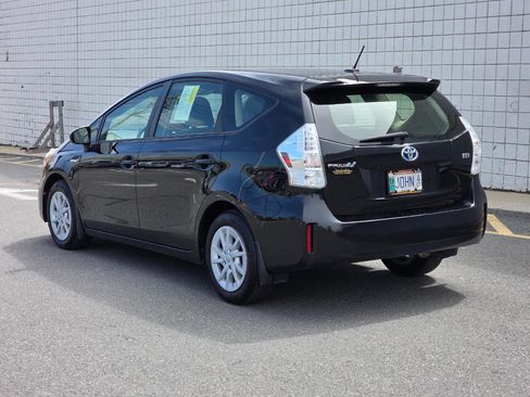 Used 2014 Toyota Prius V Three image 5