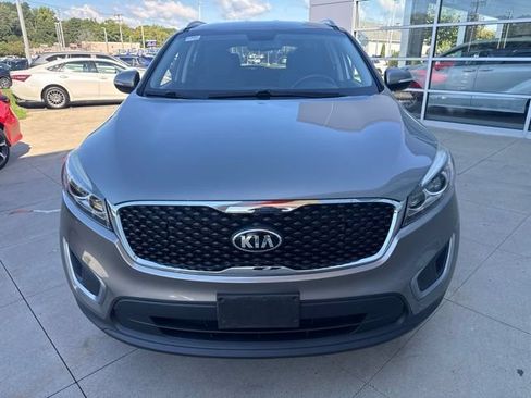Used 2017 Kia Sorento AWD w/ LX Convenience Package image 2