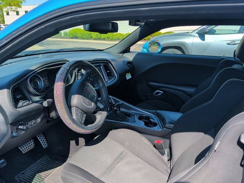 Used 2015 Dodge Challenger R/T RWD image 4