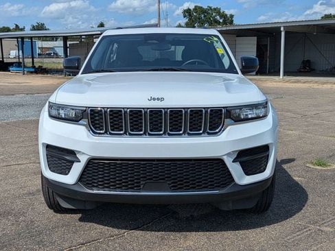 Used 2023 Jeep Grand Cherokee Laredo RWD image 10