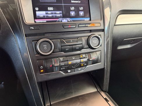 Used 2016 Ford Explorer XLT w/ Equipment Group 202A FWD image 22