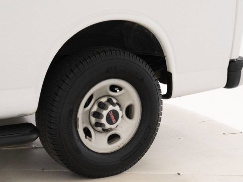 Used 2017 GMC Savana 2500 image 22