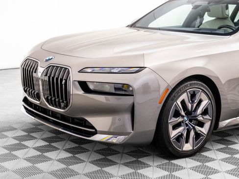 Certified 2023 BMW i7 xDrive60 w/ Executive Package 2 image 36