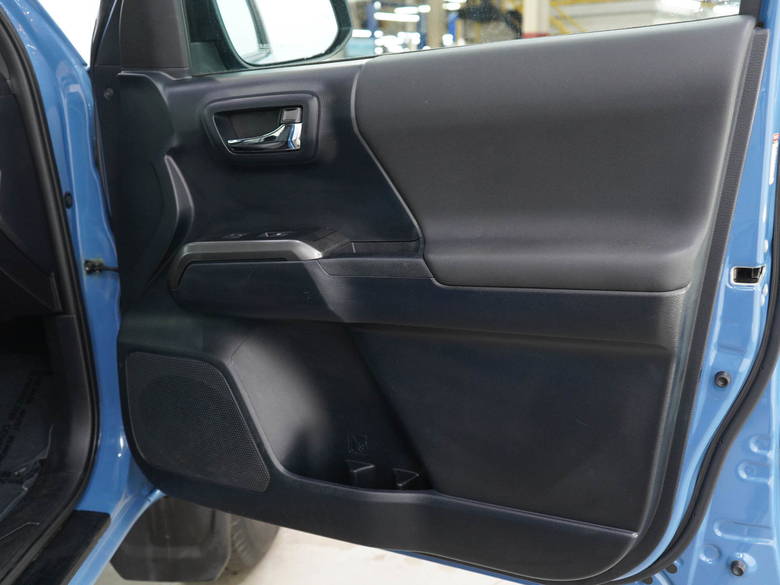 Used 2019 Toyota Tacoma TRD Sport AWD/4WD image 9