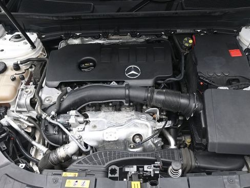Used 2022 Mercedes-Benz GLB 250 4MATIC image 33