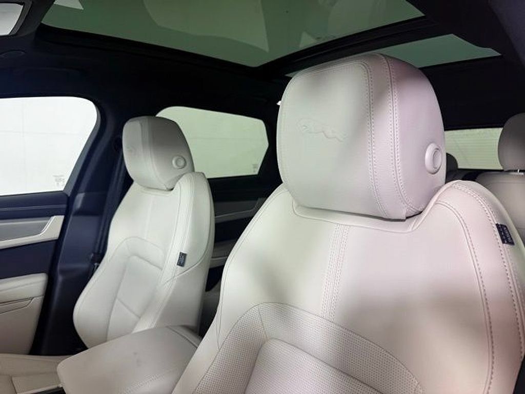 Certified 2026 Jaguar F-PACE R-Dynamic S AWD/4WD image 6