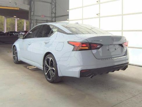 Used 2023 Nissan Altima 2.5 SR FWD image 3