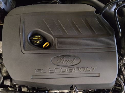 Used 2017 Ford Fusion SE w/ Fusion SE Technology Package image 30