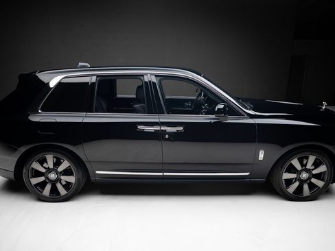 Used 2022 Rolls-Royce Cullinan w/ Technology Package AWD/4WD image 35