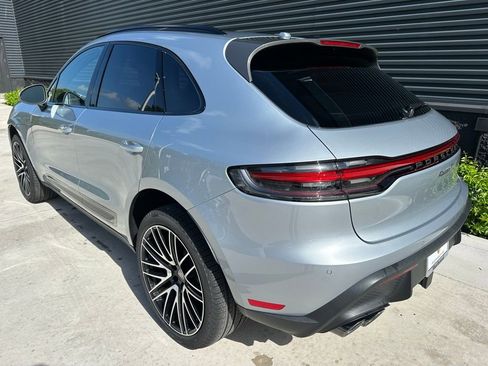 Certified 2025 Porsche Macan Turbo image 3