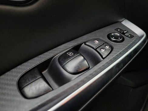 Used 2025 Nissan Sentra SR FWD image 27