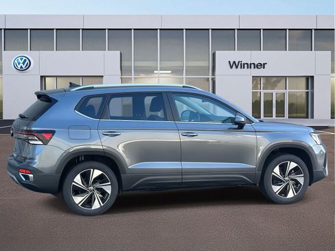 New 2026 Volkswagen Taos SE image 6