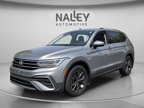 Used 2022 Volkswagen Tiguan SE image 1