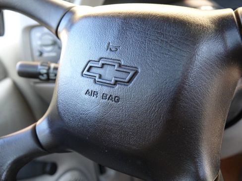 Used 2000 Chevrolet S10 Pickup LS w/ Preferred Equipment Group image 67