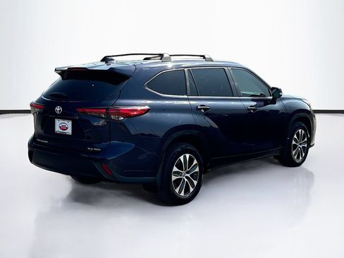 Used 2023 Toyota Highlander XLE AWD/4WD image 5