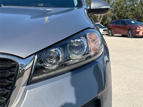 Used 2020 Kia Sorento L image 9