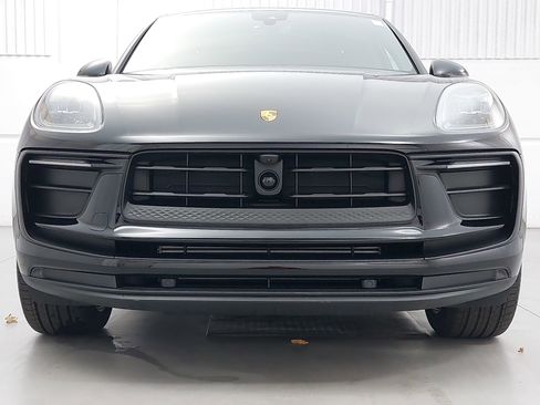 Used 2026 Porsche Macan image 10