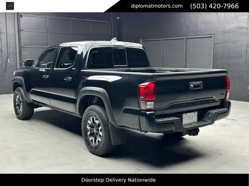 Used 2021 Toyota Tacoma SR5 w/ Trail Edition image 5