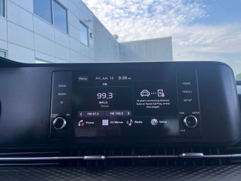 Used 2023 Kia Carnival LX FWD image 15
