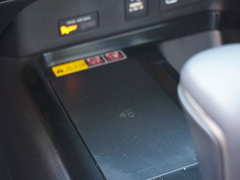 Used 2025 Toyota Camry SE image 23