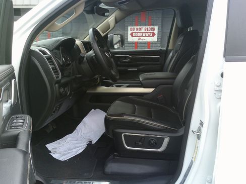 Used 2021 RAM 1500 Laramie AWD/4WD image 13