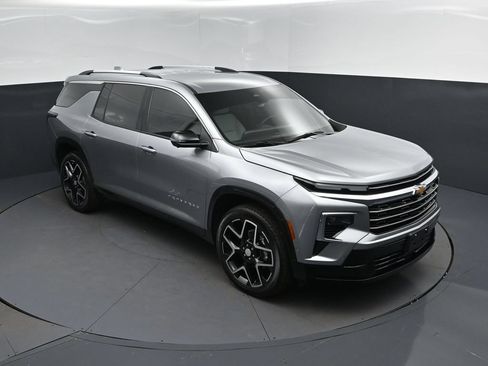Used 2025 Chevrolet Traverse High Country w/ LPO, Floor Liner Package FWD image 35