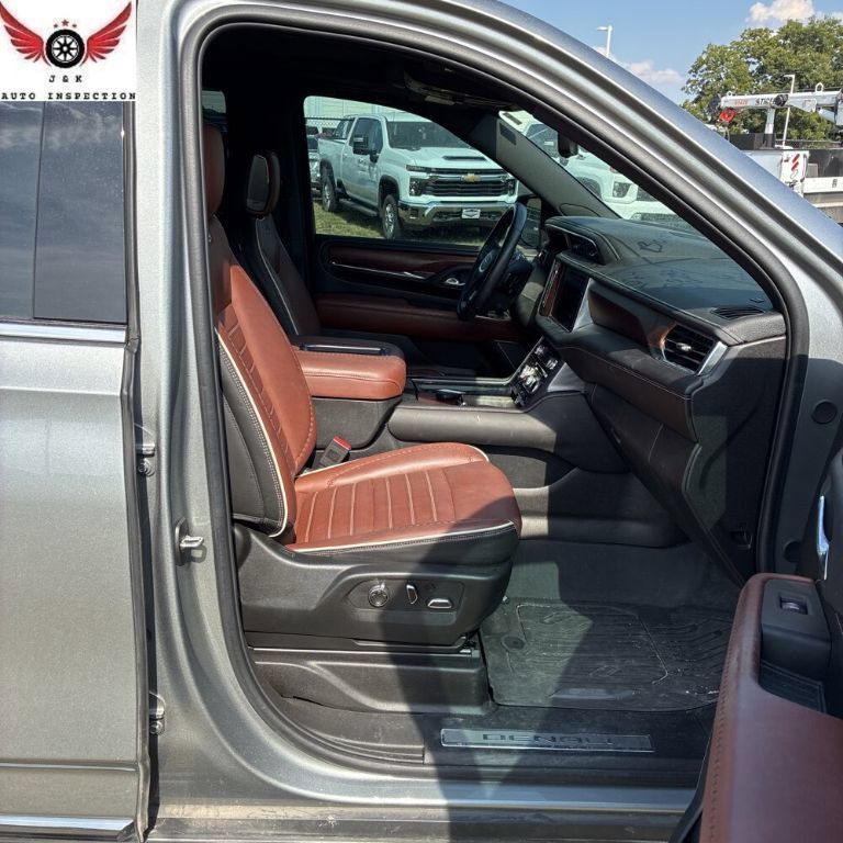 Used 2024 GMC Yukon Denali Ultimate AWD/4WD image 12